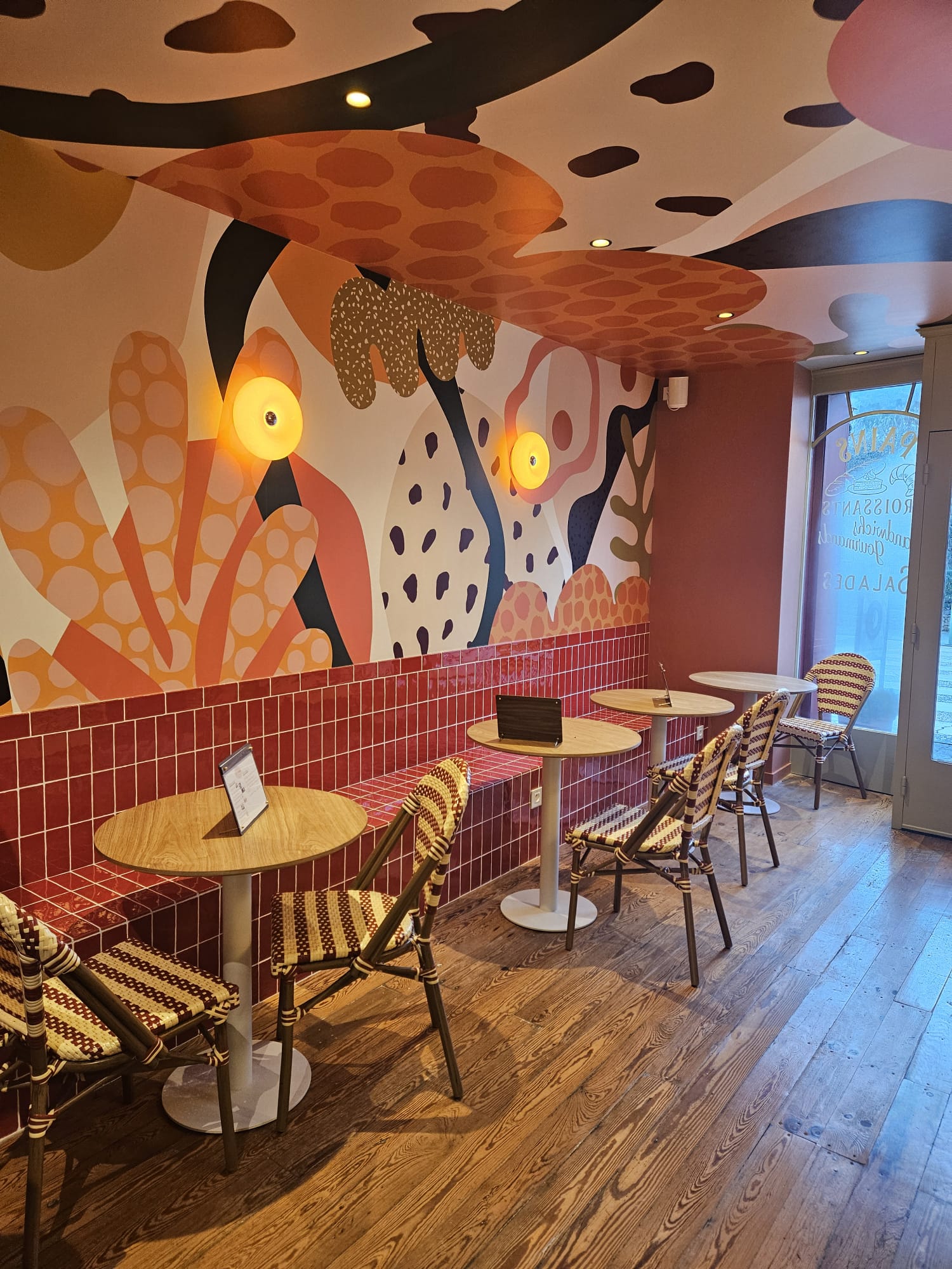 Salle du restaurant — fresque murale